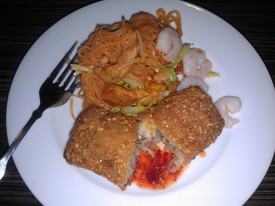 My plate that evening out with Ashley - pad Thai and an Indonesian spring roll - so delicious!